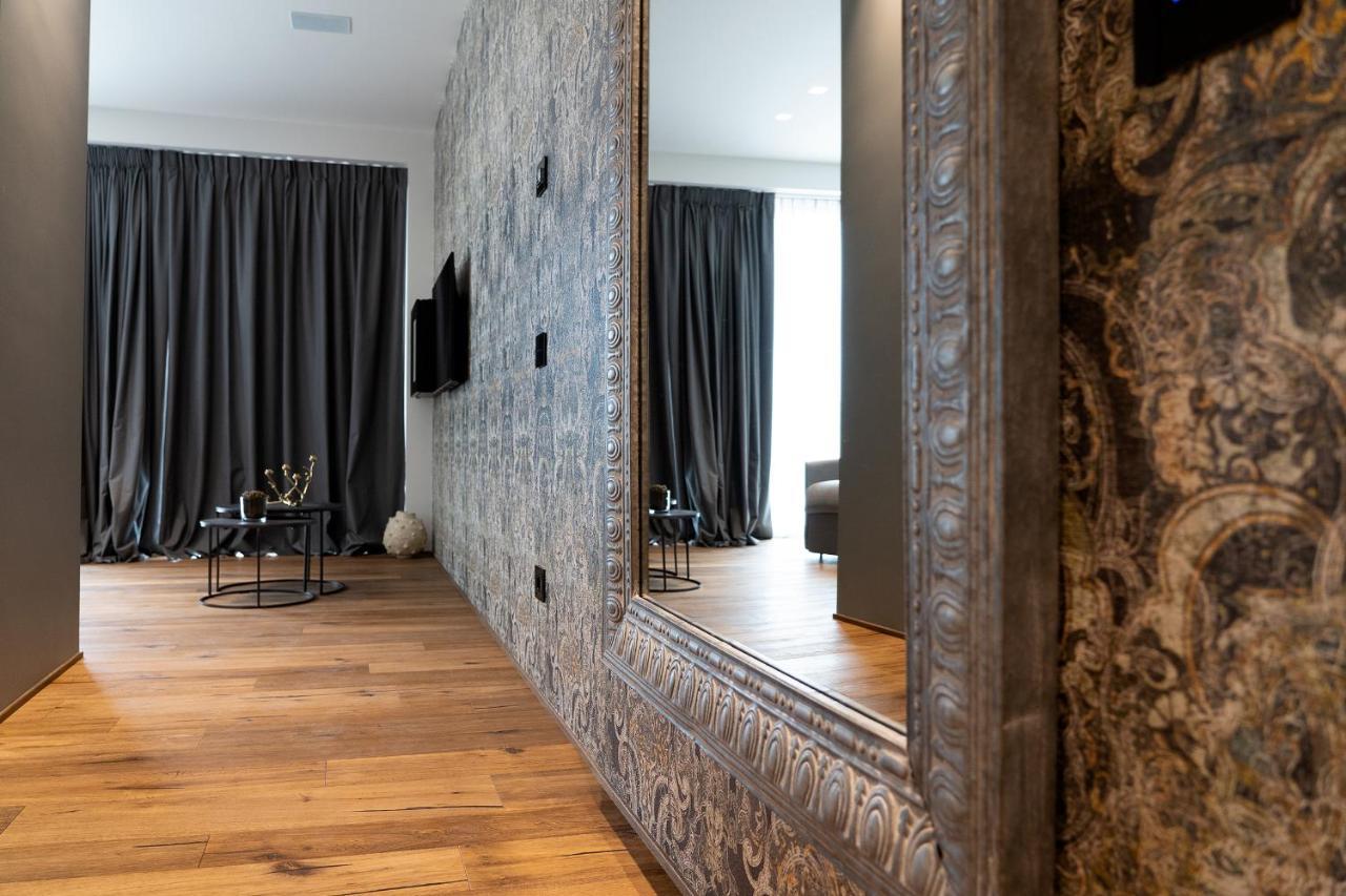 Piccola Maesta' Boutique Rooms Чивітанова-Марке Екстер'єр фото
